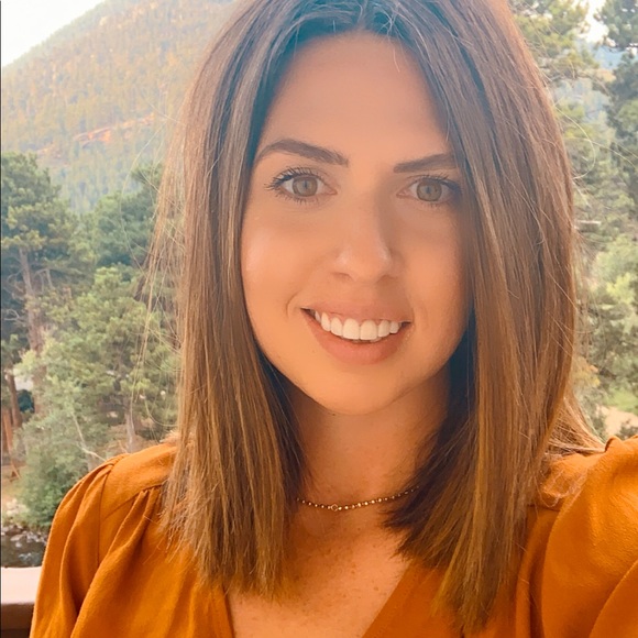 Meet your Posher, Hillary - Picture 1 of 1